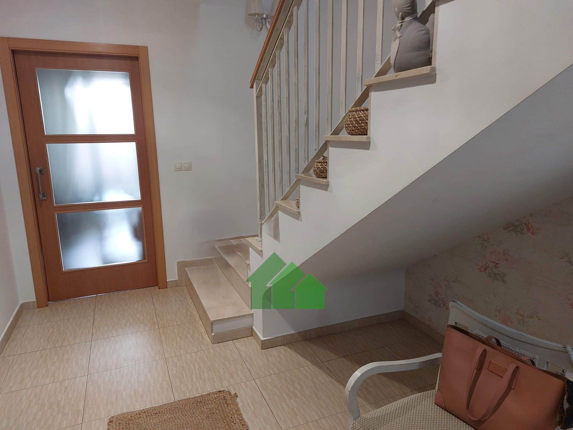 C-1023 VENTA DE MAGNIFICA VIVIENDA. ZONA CENTRO DE SALUD. MONTIJO - Foto 2