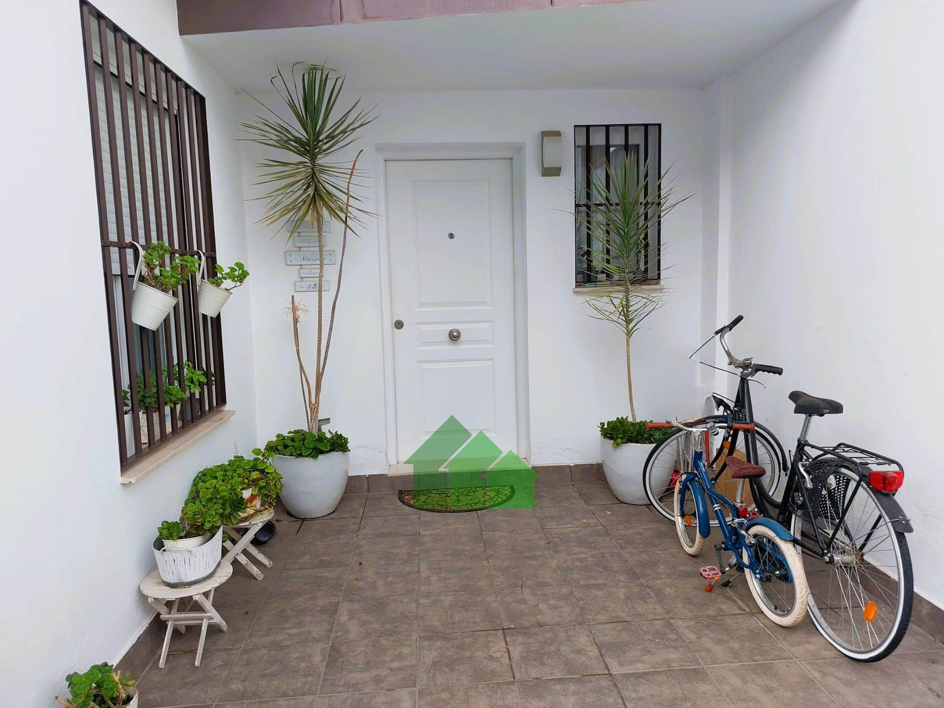 C-1023 VENTA DE MAGNIFICA VIVIENDA. ZONA CENTRO DE SALUD. MONTIJO - Foto 1