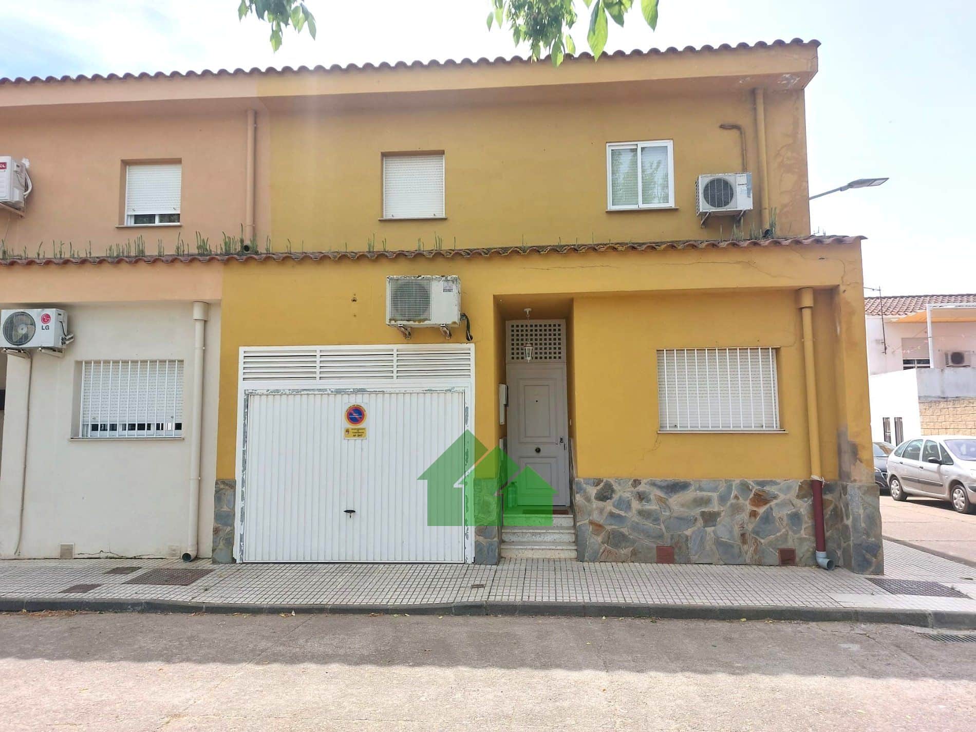 C-1038: VENTA DE VIVIENDA CON GARAJE Y PATIO EN TORREMAYOR - Foto 1