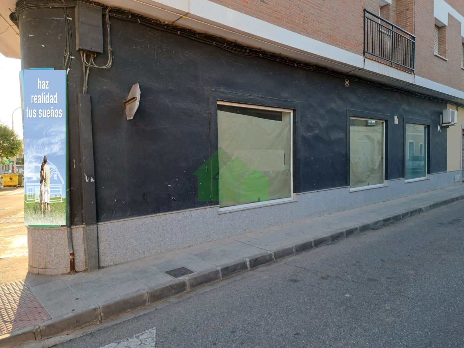 LOCAL COMERCIAL DE ESQUINA, CON MUCHA LUZ.......... - Foto 2