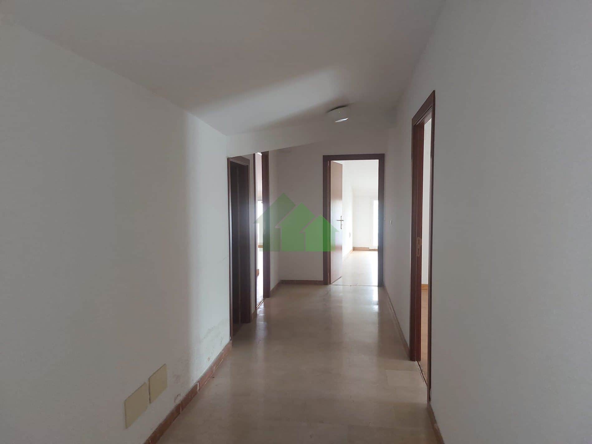 L-250 ALQUILER DE LOCALES EN ATICO EDIFICIO CON ASCENSOR. CENTRO MONTJO - Foto 1