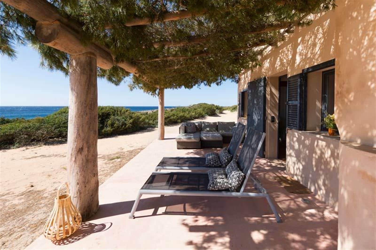 Casita de tres dormitorios en un entorno natural con vista mar - Foto 3