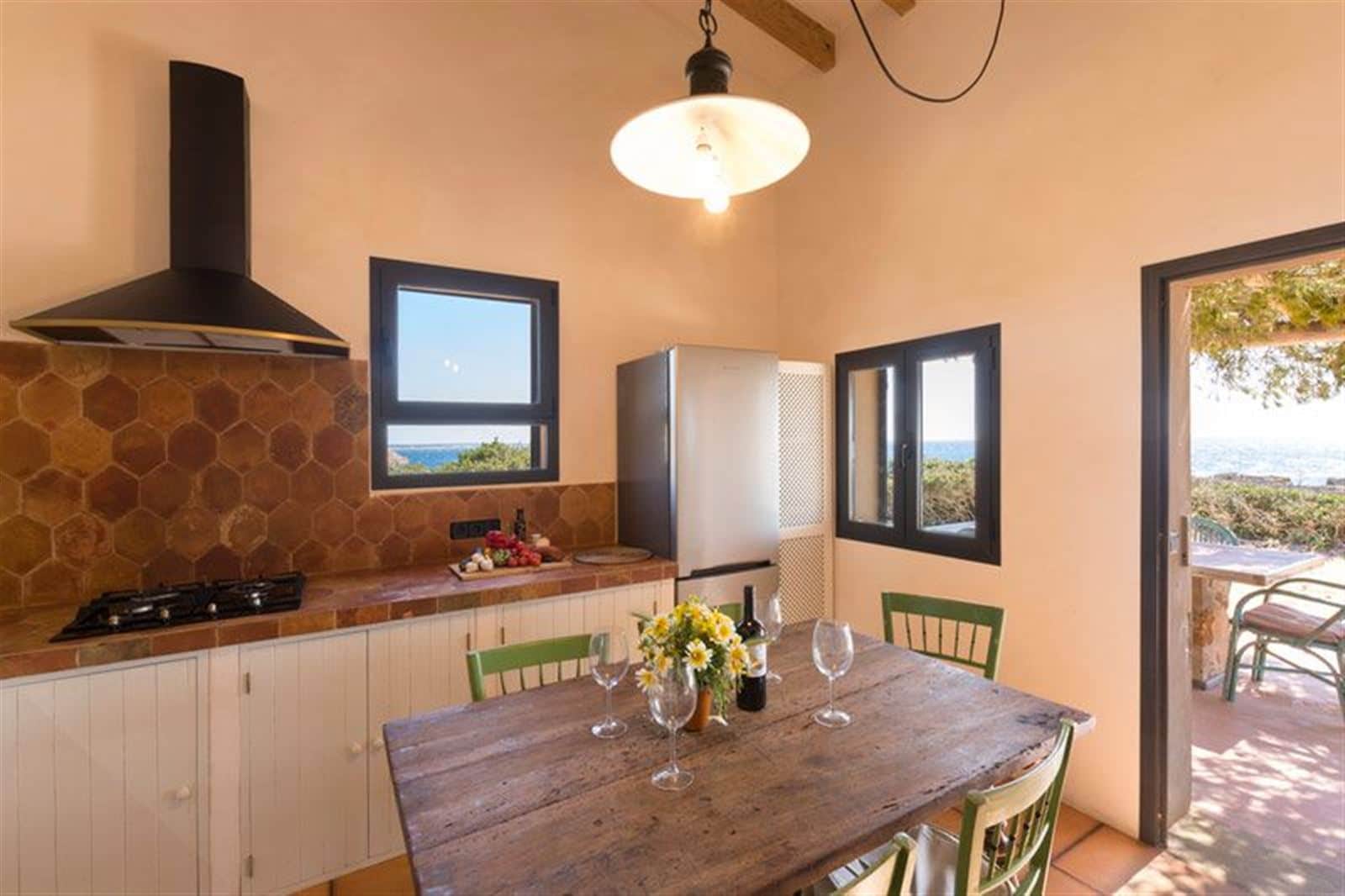 Casita de tres dormitorios en un entorno natural con vista mar - Foto 5