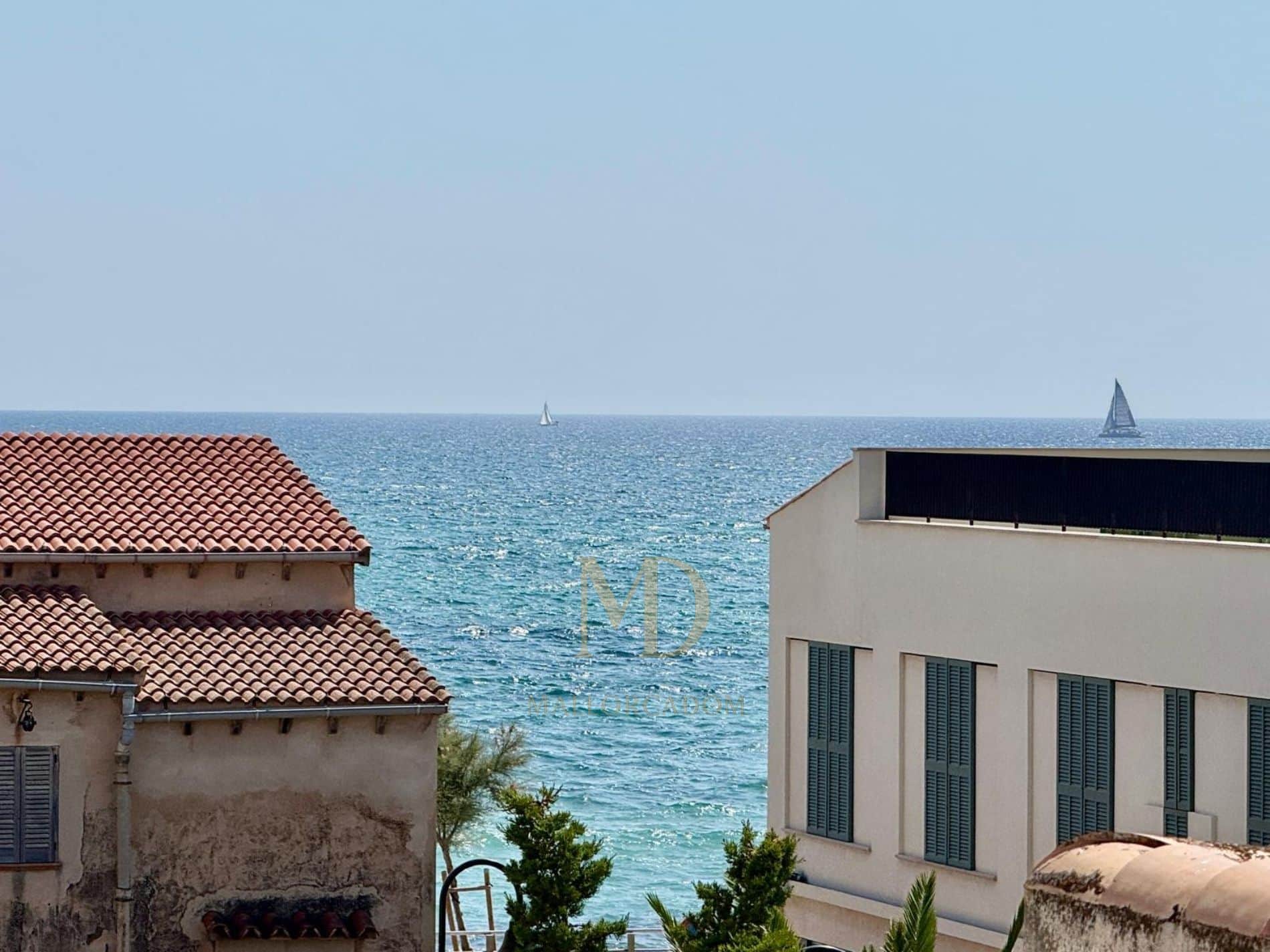 ¡Chalet pareado en El Molinar, a 50 metros del mar, con terraza solárium! - Foto 1