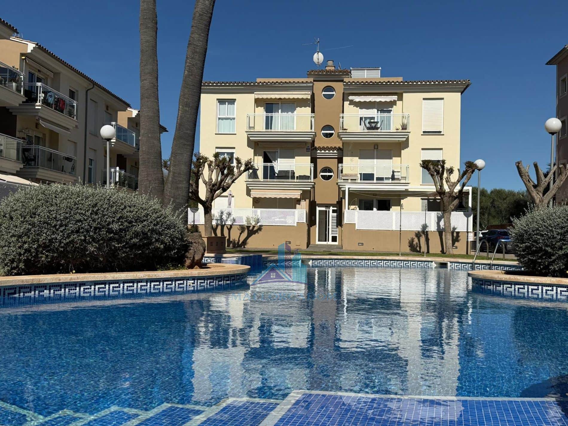 PLANTA BAJA CON JARDÍN PRIVADO Y PISCINA EN SA TORRE - Foto 2