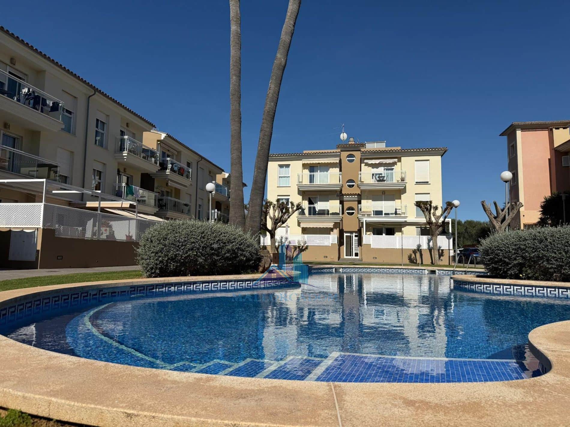 PLANTA BAJA CON JARDÍN PRIVADO Y PISCINA EN SA TORRE - Foto 3