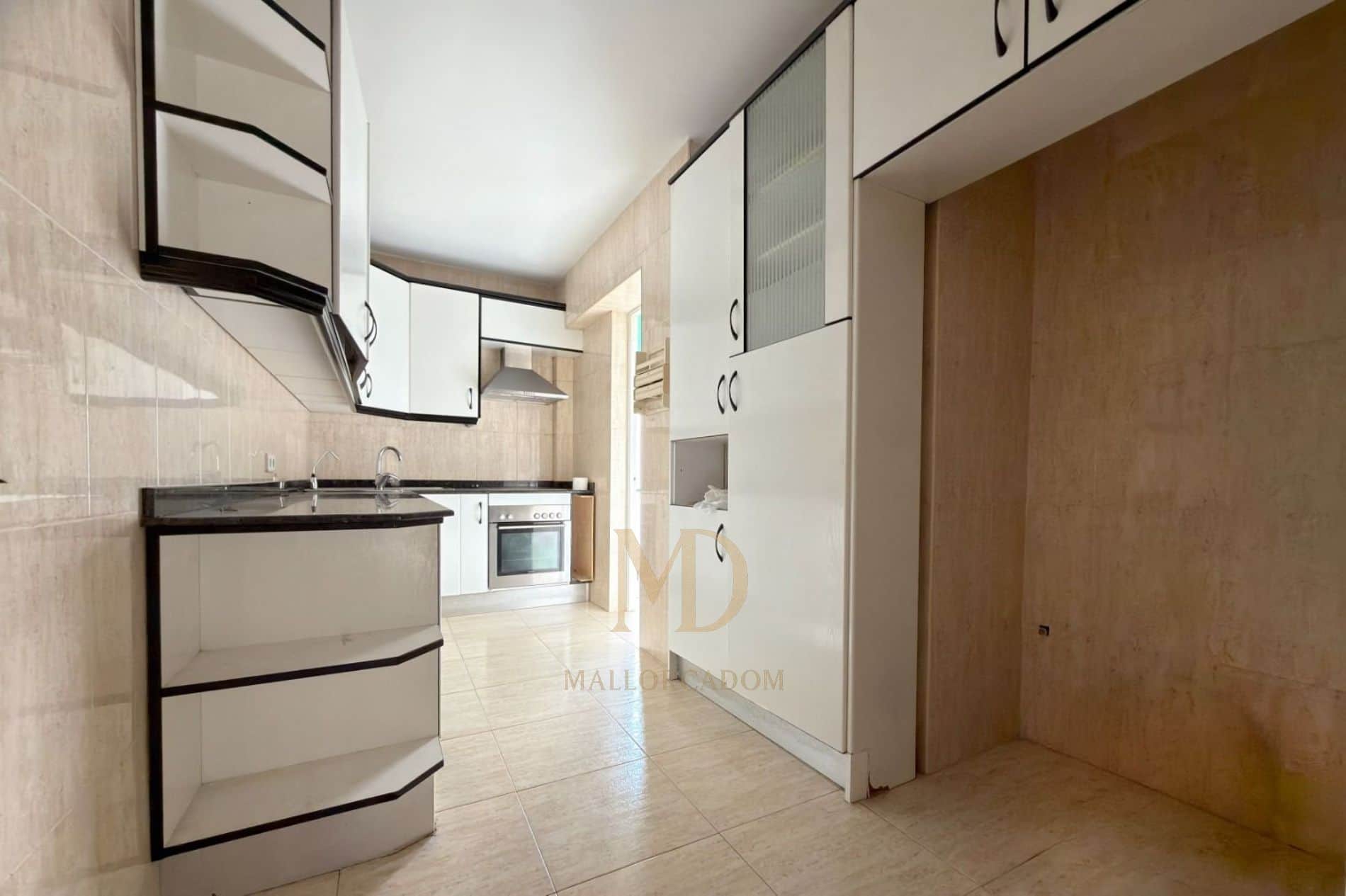 4 HAB · 111 m² útiles · 2 BALCONES ·Parquing. ORIENTACIÓN este-oeste · OPORTUNIDAD EN S’ESCORXADOR + TRASTERO - Foto 3
