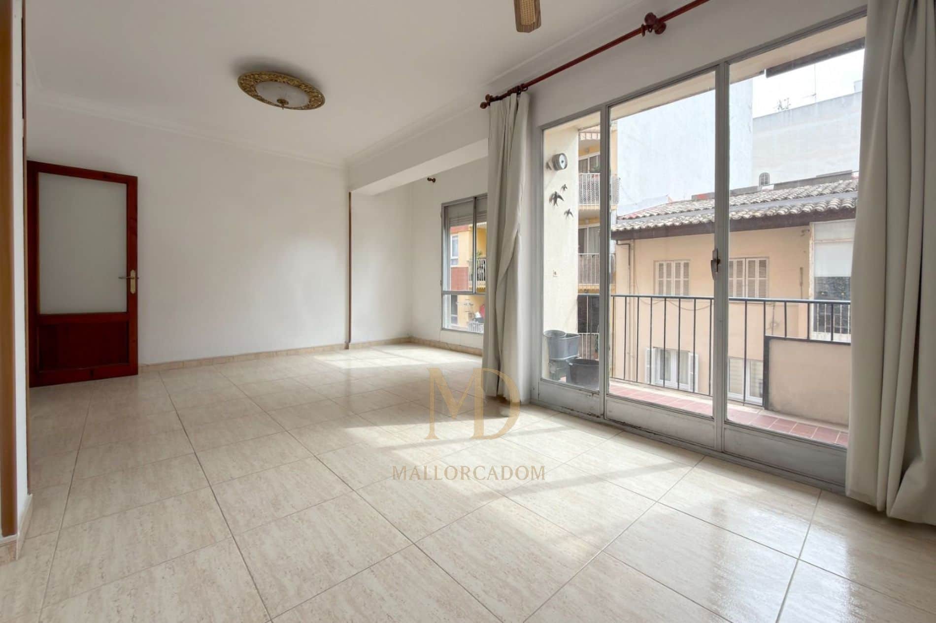 4 HAB · 111 m² útiles · 2 BALCONES ·Parquing. ORIENTACIÓN este-oeste · OPORTUNIDAD EN S’ESCORXADOR + TRASTERO - Foto 1