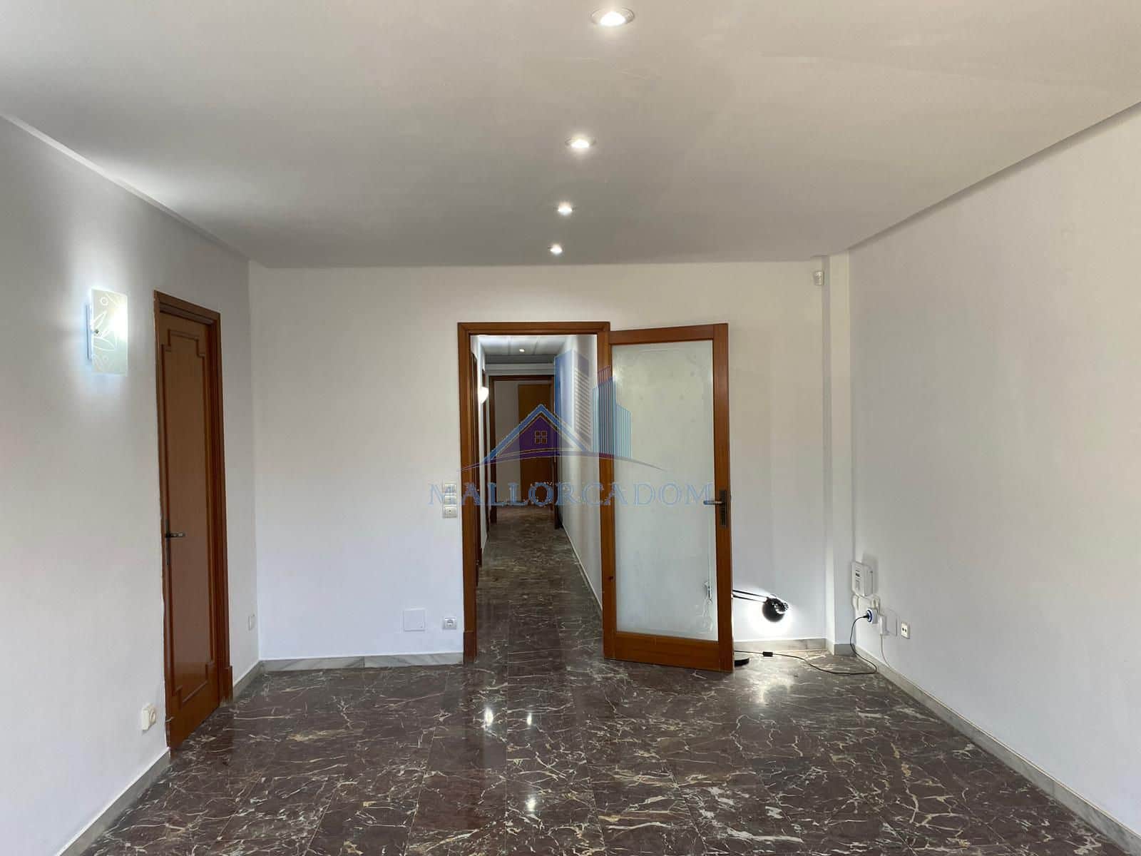 Se vende un apartamento en la plaza Pedro Garau en Palma de Mallorca. - Foto 2