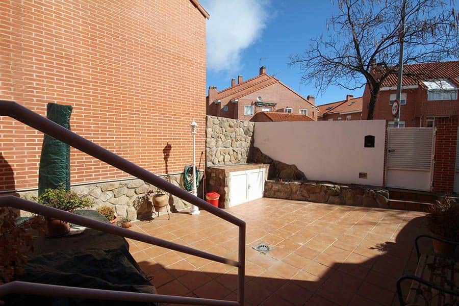CHALET ADOSADO DE 4 DORMITORIOS EN VENTA - Foto 1