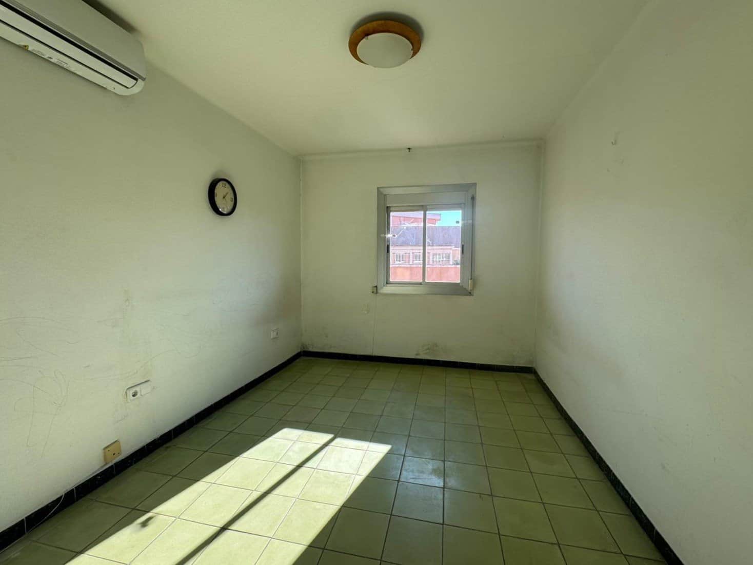¡Oportunidad! Piso luminoso con gran potencial - Foto 4