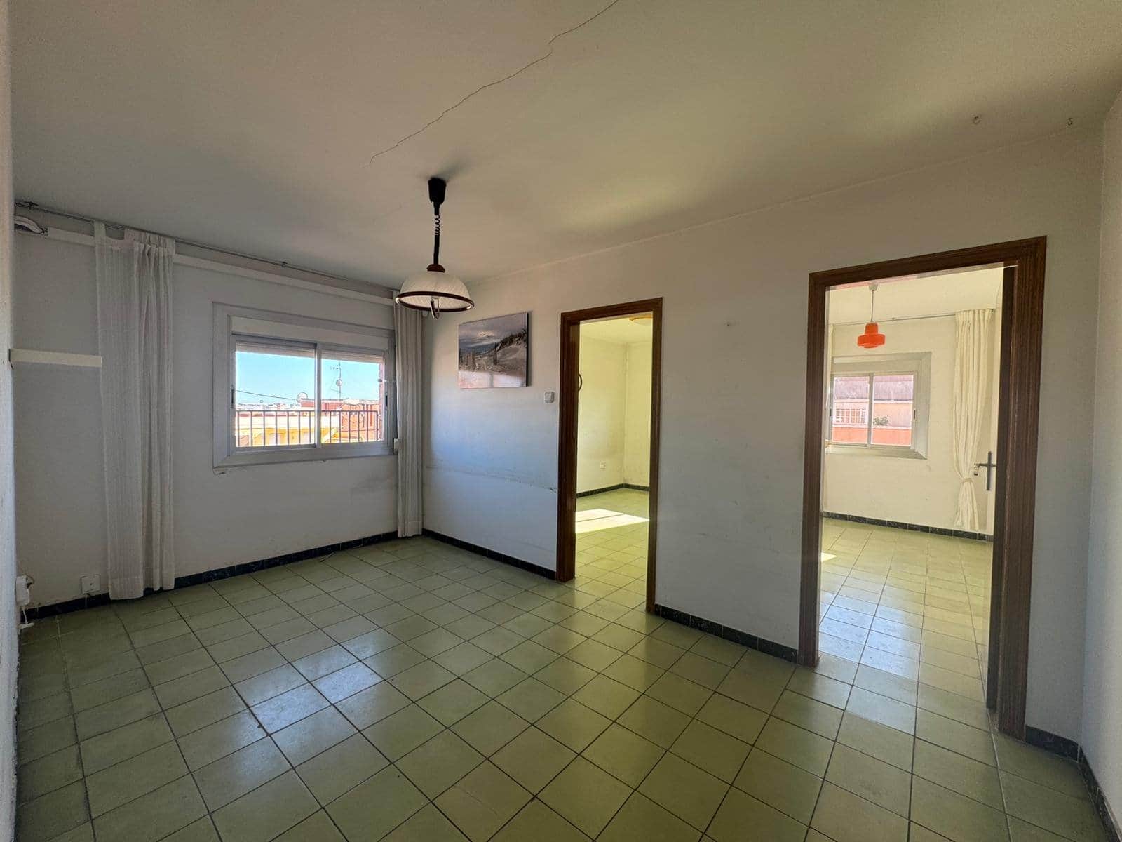 ¡Oportunidad! Piso luminoso con gran potencial - Foto 1
