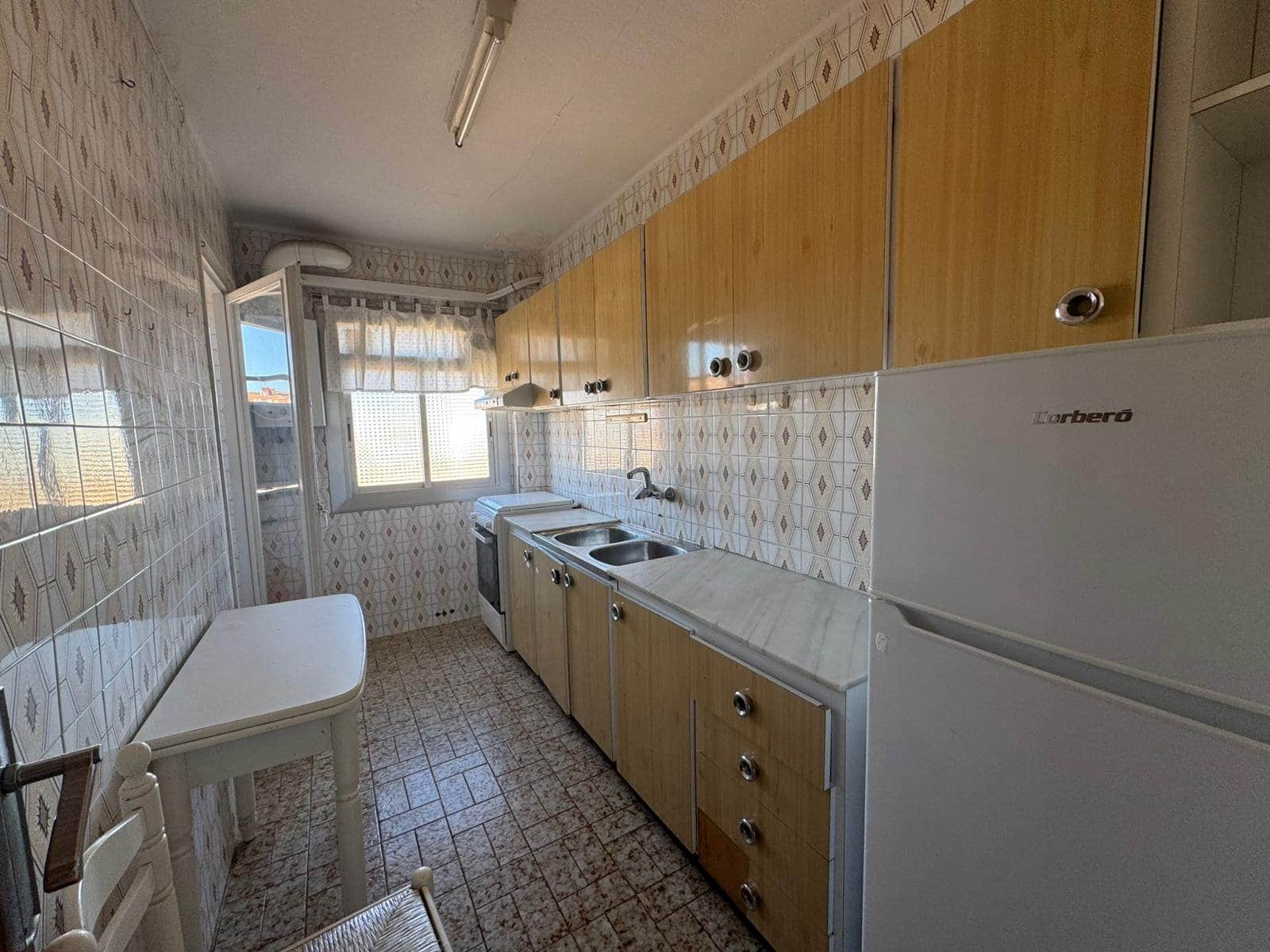 ¡Oportunidad! Piso luminoso con gran potencial - Foto 3