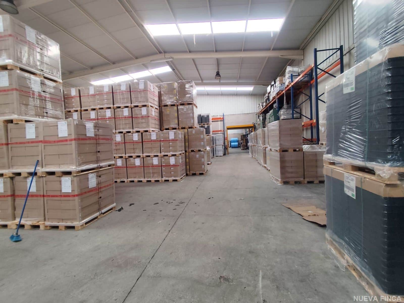 Naves Industriales en el Polígono de Villalonquejar en Venta. - Foto 2