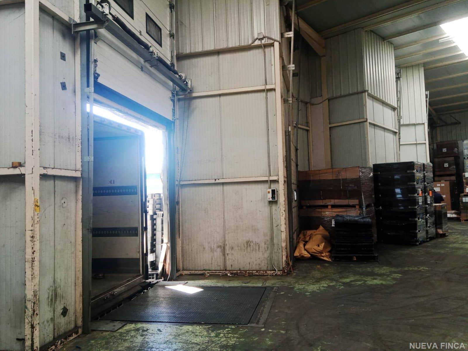 Naves Industriales en el Polígono de Villalonquejar en Venta. - Foto 1