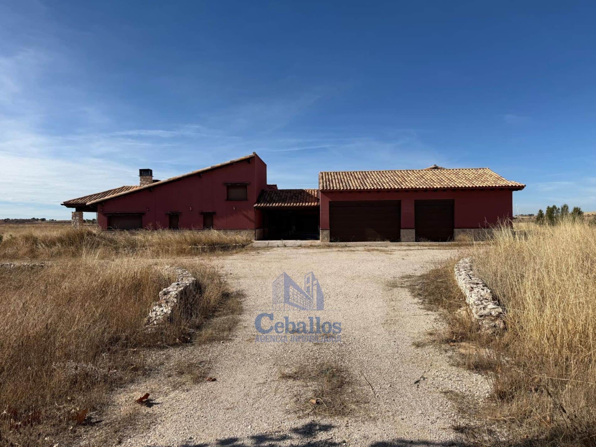 🐎 FINCA ÚNICA CON PLAZA DE TOROS PRIVADA EN FUENTELAENCINA (GUADALAJARA) - Foto 1