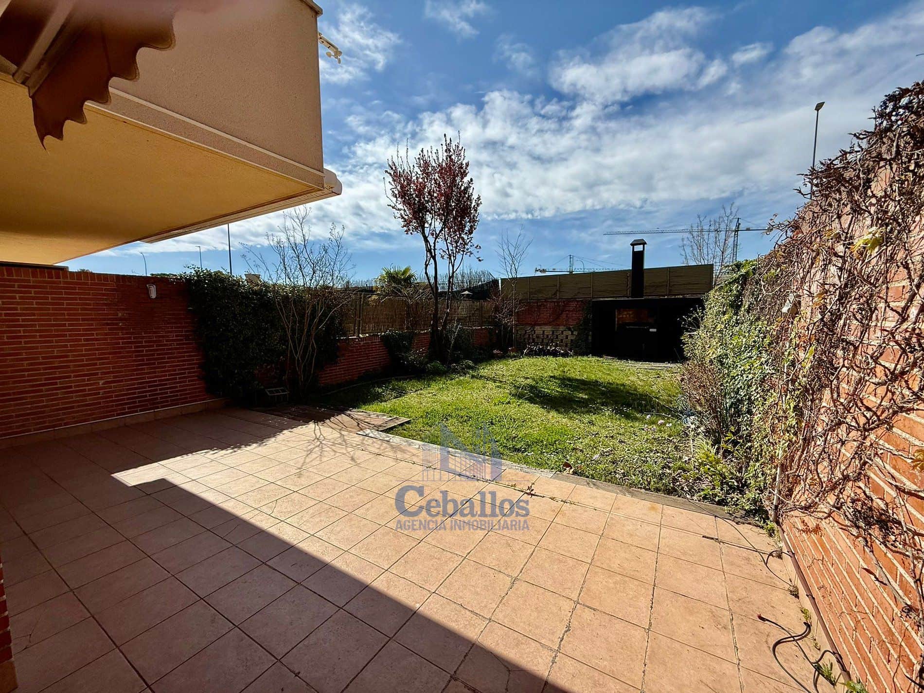 🏡 ESPECTACULAR CHALET ADOSADO EN ZONA NUEVA DE GUADALAJARA - Foto 1