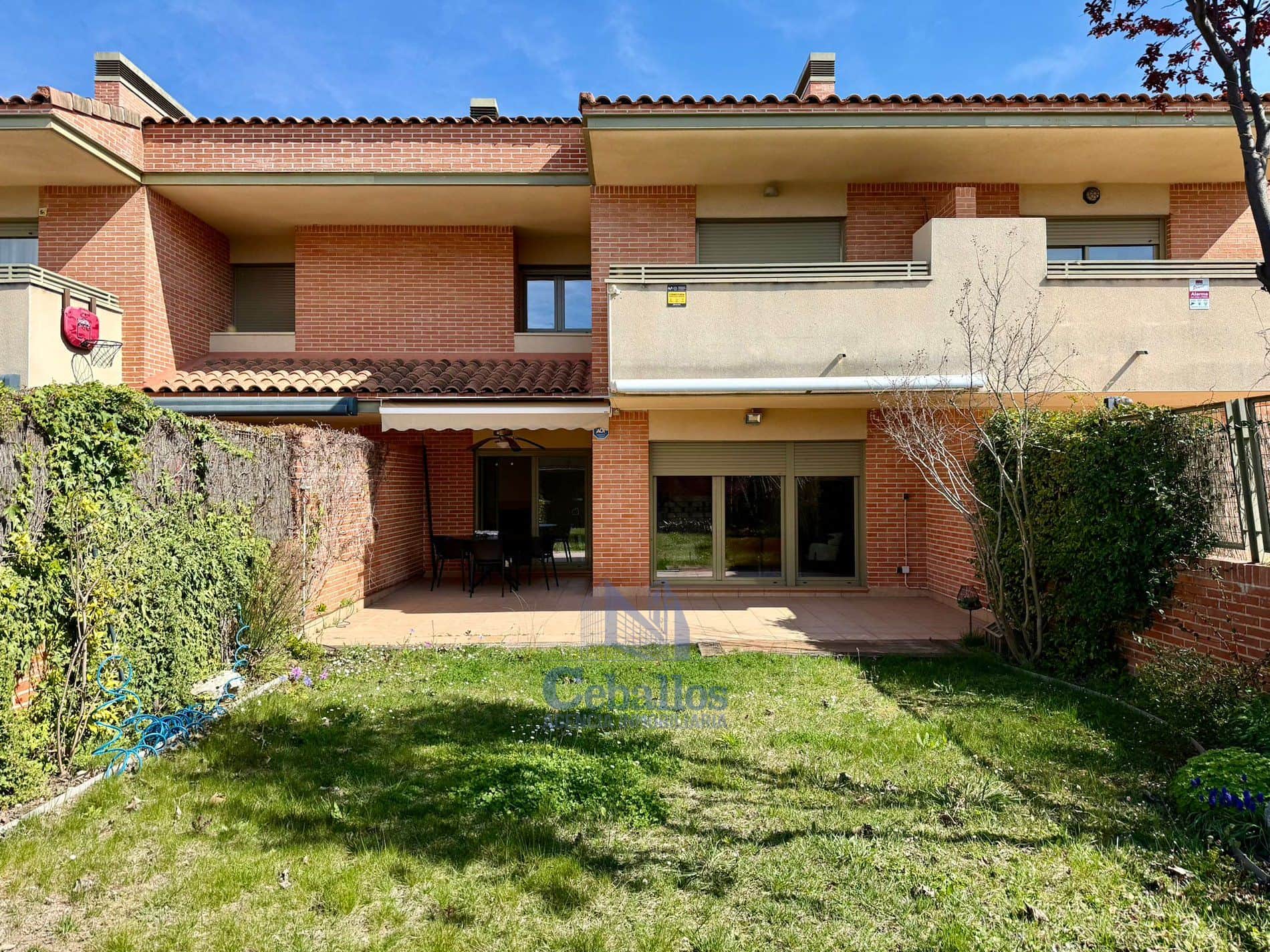 🏡 ESPECTACULAR CHALET ADOSADO EN ZONA NUEVA DE GUADALAJARA - Foto 3