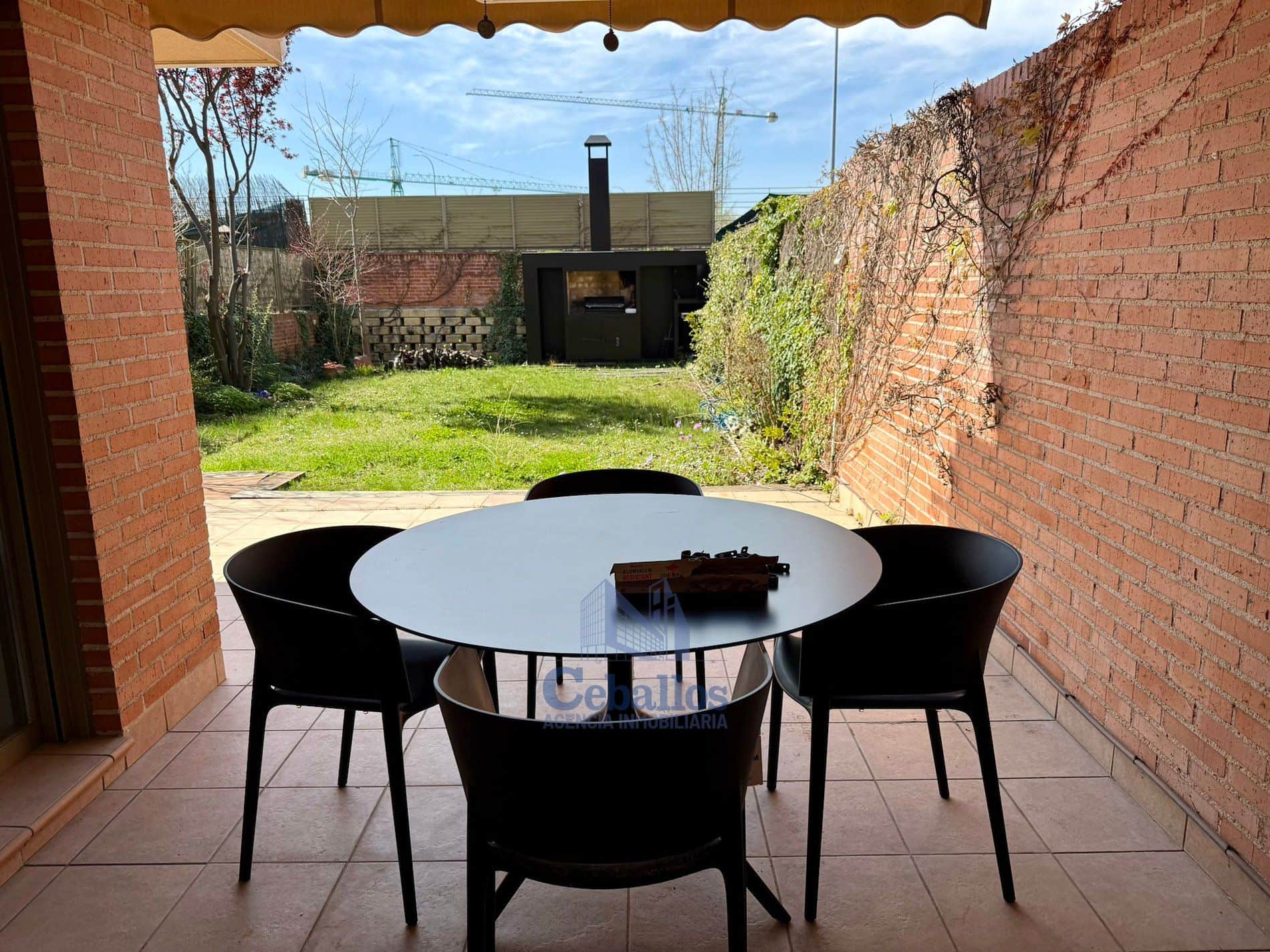 🏡 ESPECTACULAR CHALET ADOSADO EN ZONA NUEVA DE GUADALAJARA - Foto 4