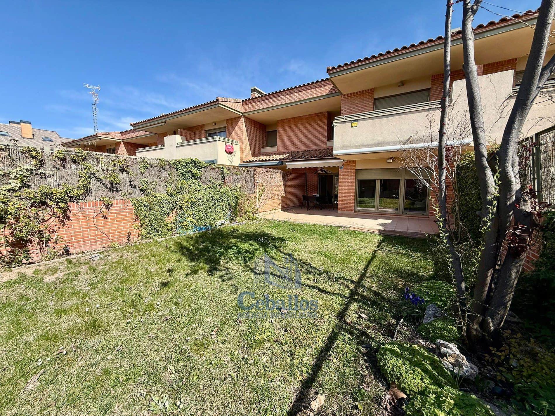 🏡 ESPECTACULAR CHALET ADOSADO EN ZONA NUEVA DE GUADALAJARA - Foto 5