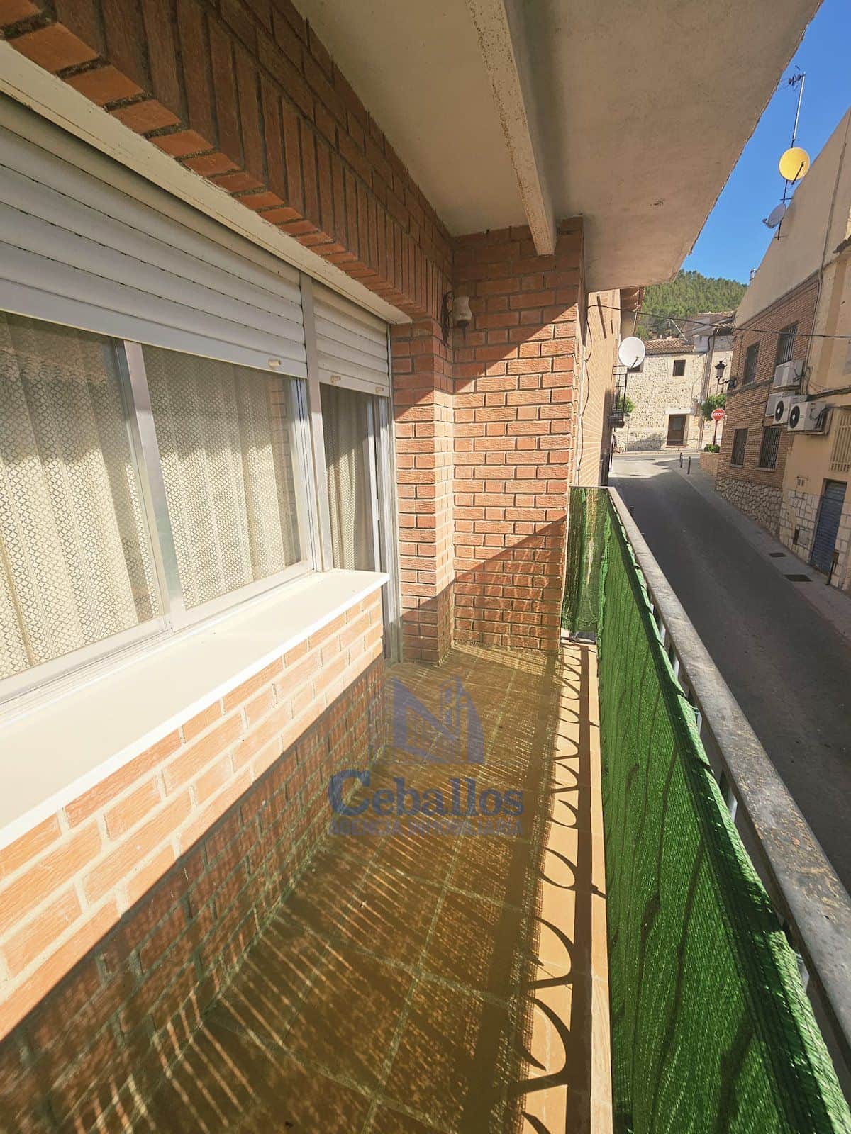 Casa con gran garaje, terraza y patio en Chiloeches - Foto 2