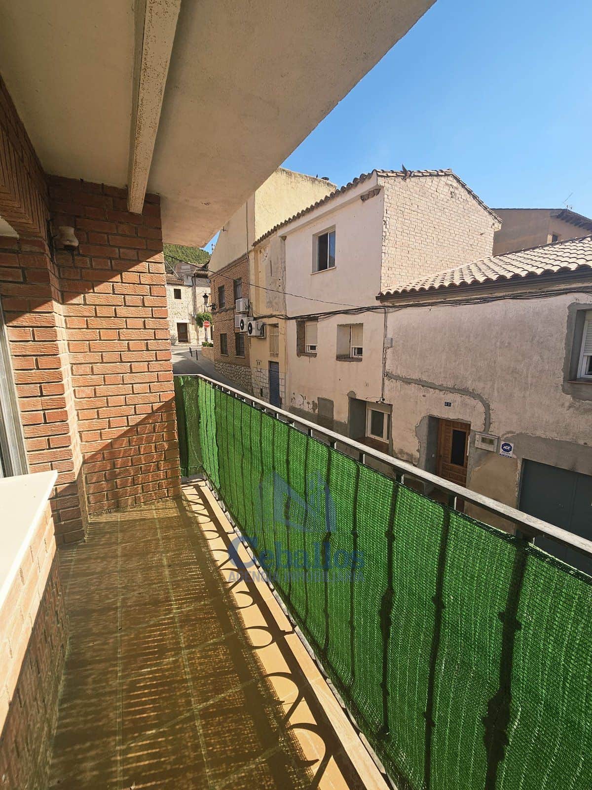 Casa con gran garaje, terraza y patio en Chiloeches - Foto 3