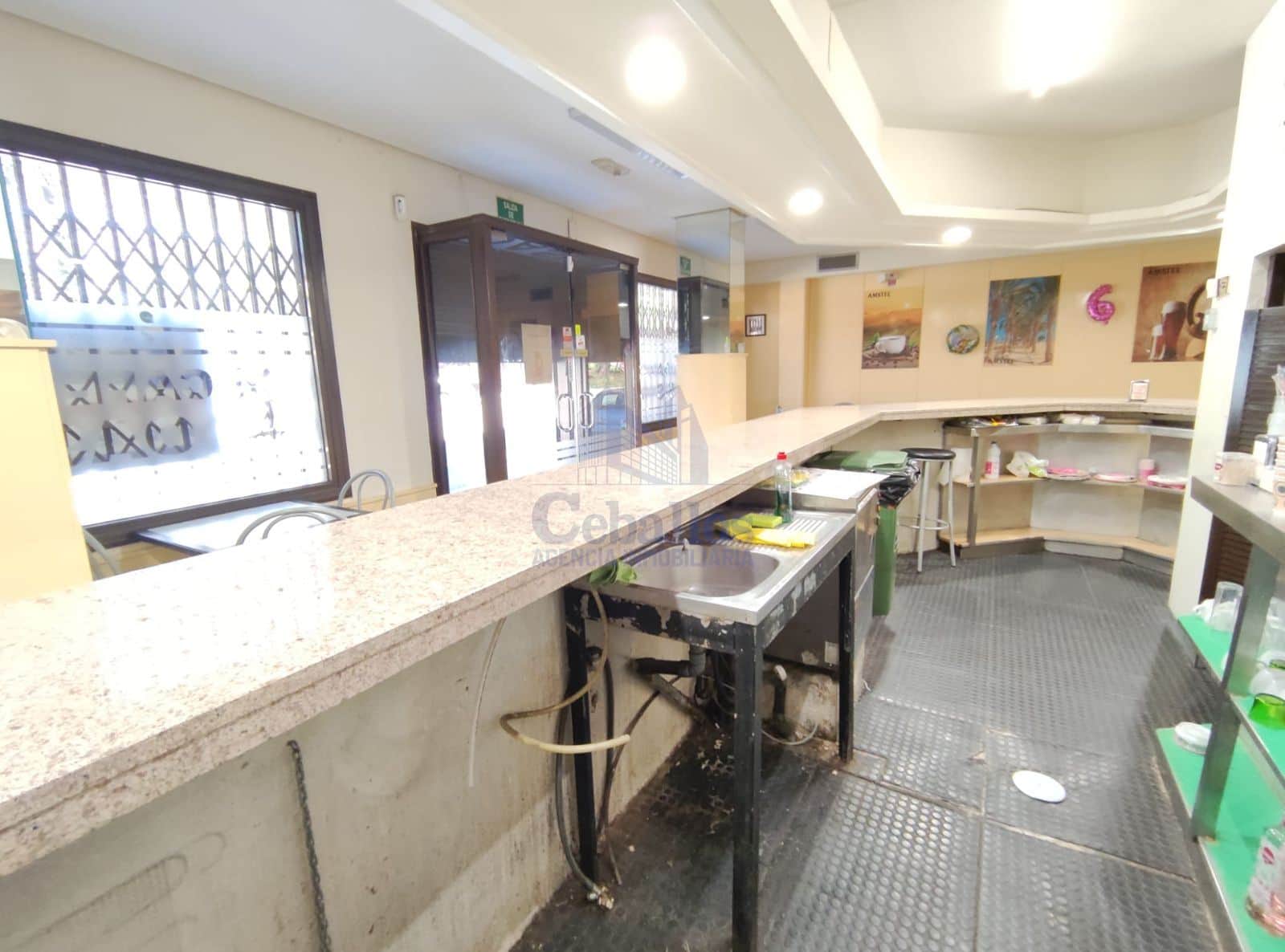 ¡Oportunidad de Inversión Inigualable! Bar Completamente Acondicionado en el Corazón de Guadalajara - Foto 4