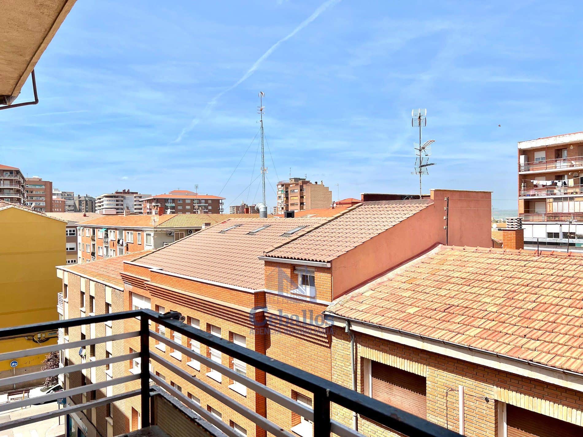 🌟 AMPLIO PISO CON TERRAZA Y GARAJE EN PLENO CENTRO DE GUADALAJARA 🌟 - Foto 1