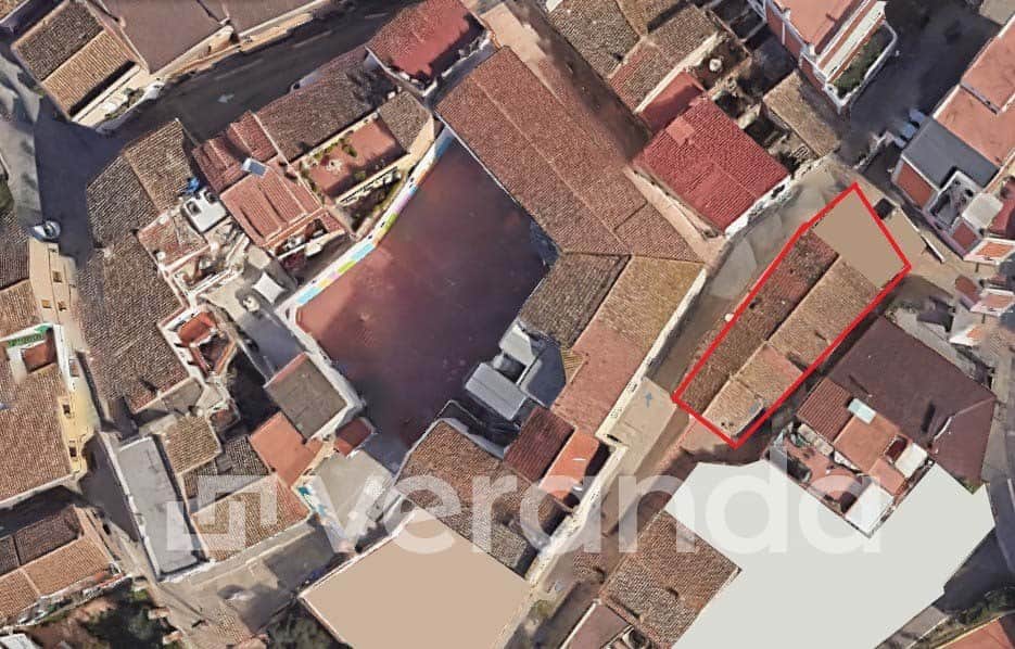 TERRENO EDIFICABLE EN CASC ANTIC 267 M2 - Foto 1
