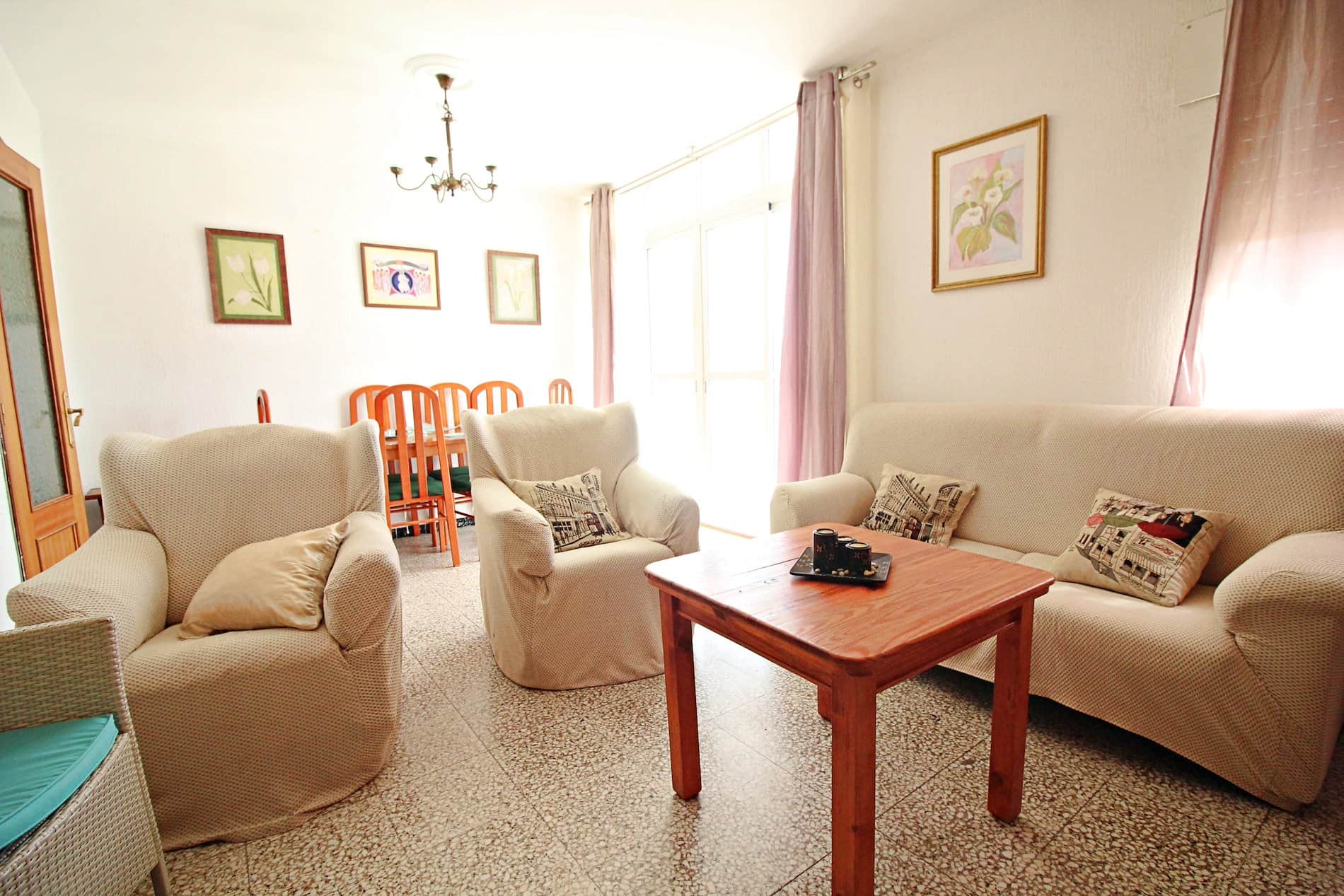 ¡Gran Oportunidad en La Hispanidad! Piso de 4 Habitaciones con Ascensor y Trastero - Foto 4