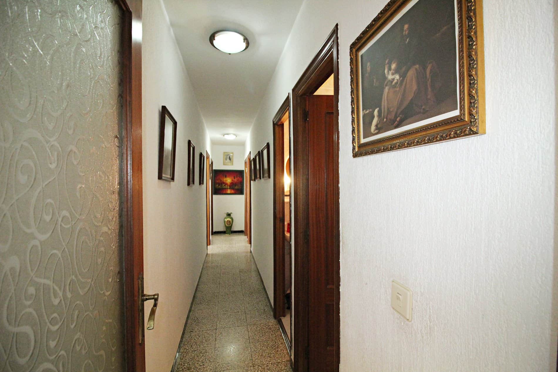 ¡Gran Oportunidad en La Hispanidad! Piso de 4 Habitaciones con Ascensor y Trastero - Foto 3