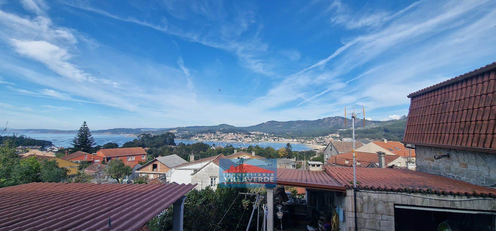 CASA DE PIEDRA EN HÍO CON FINCA Y VISTAS A LA RÍA - Foto 1