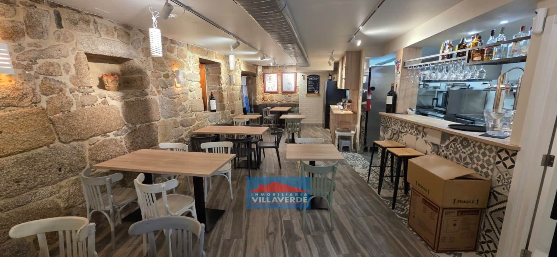 SE TRASPASA RESTAURANTE EN EL CASCO ANTIGUO DE CANGAS EN PLENO FUNCIONAMIENTO - Foto 1