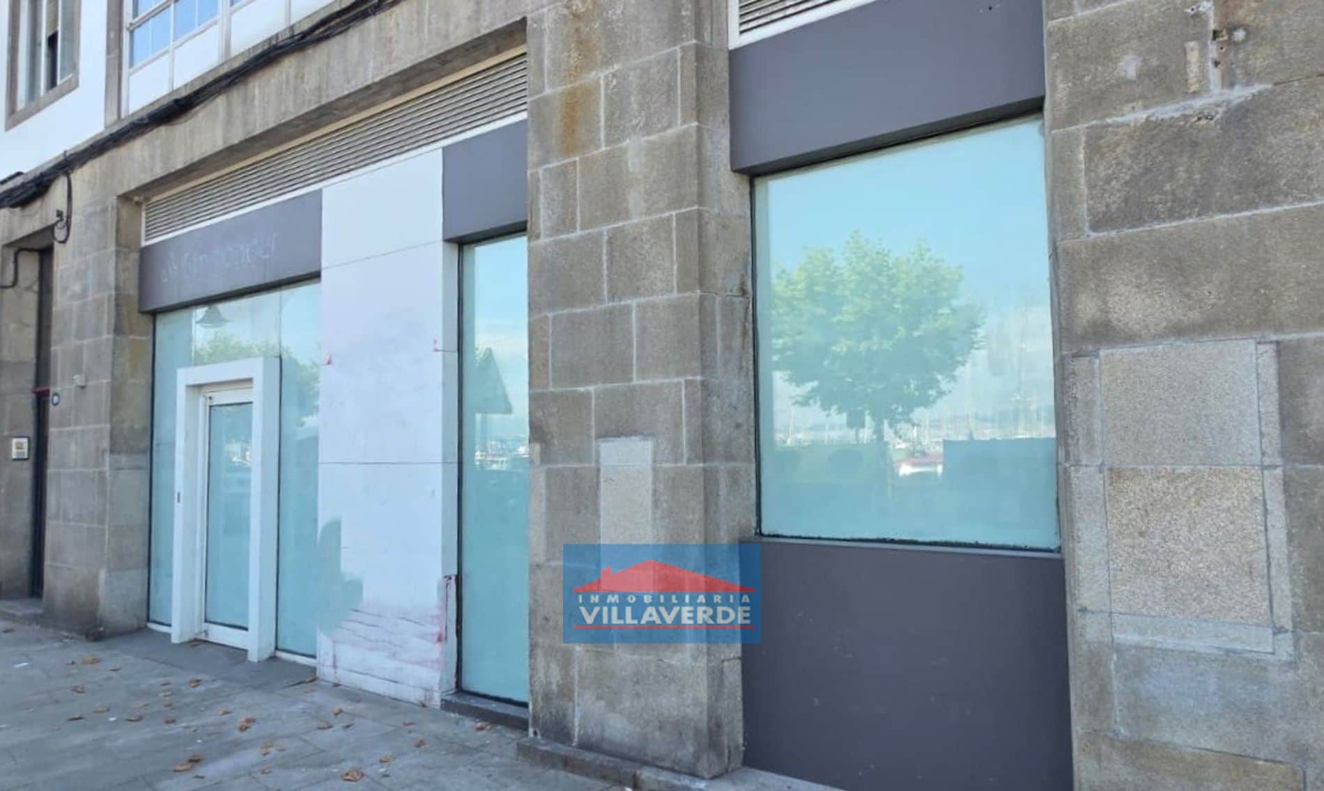 Local comercial en venta en Cangas - Foto 2