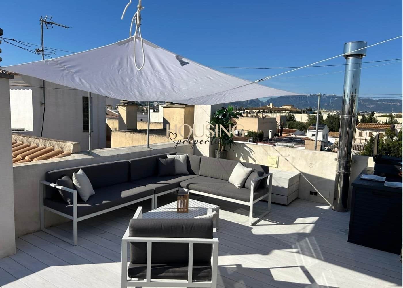 ADOSADO CON TERRAZA SOLARIUM Y GARAJE EN EL AMANECER - Foto 1