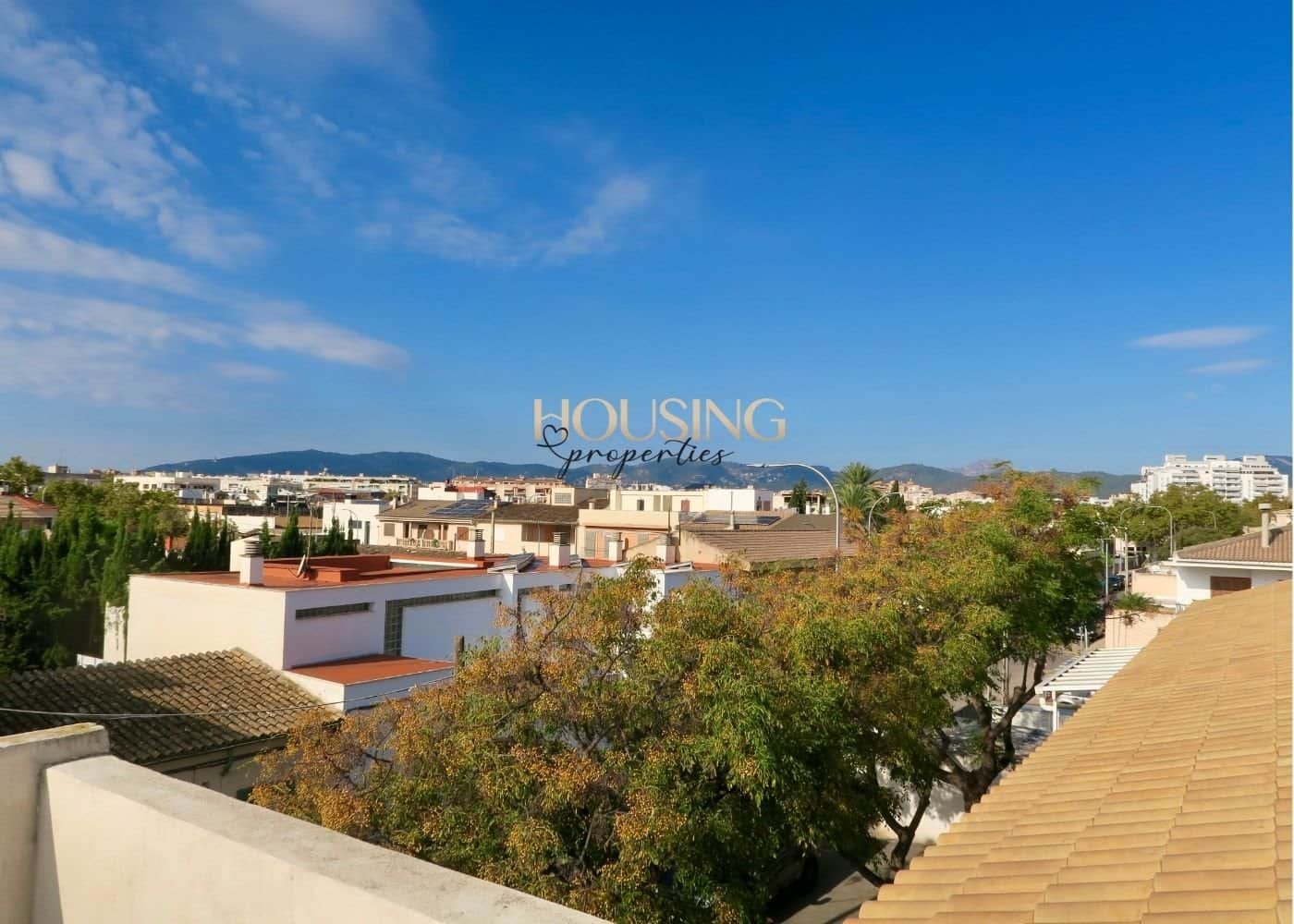 ADOSADO CON TERRAZA SOLARIUM Y GARAJE EN EL AMANECER - Foto 1