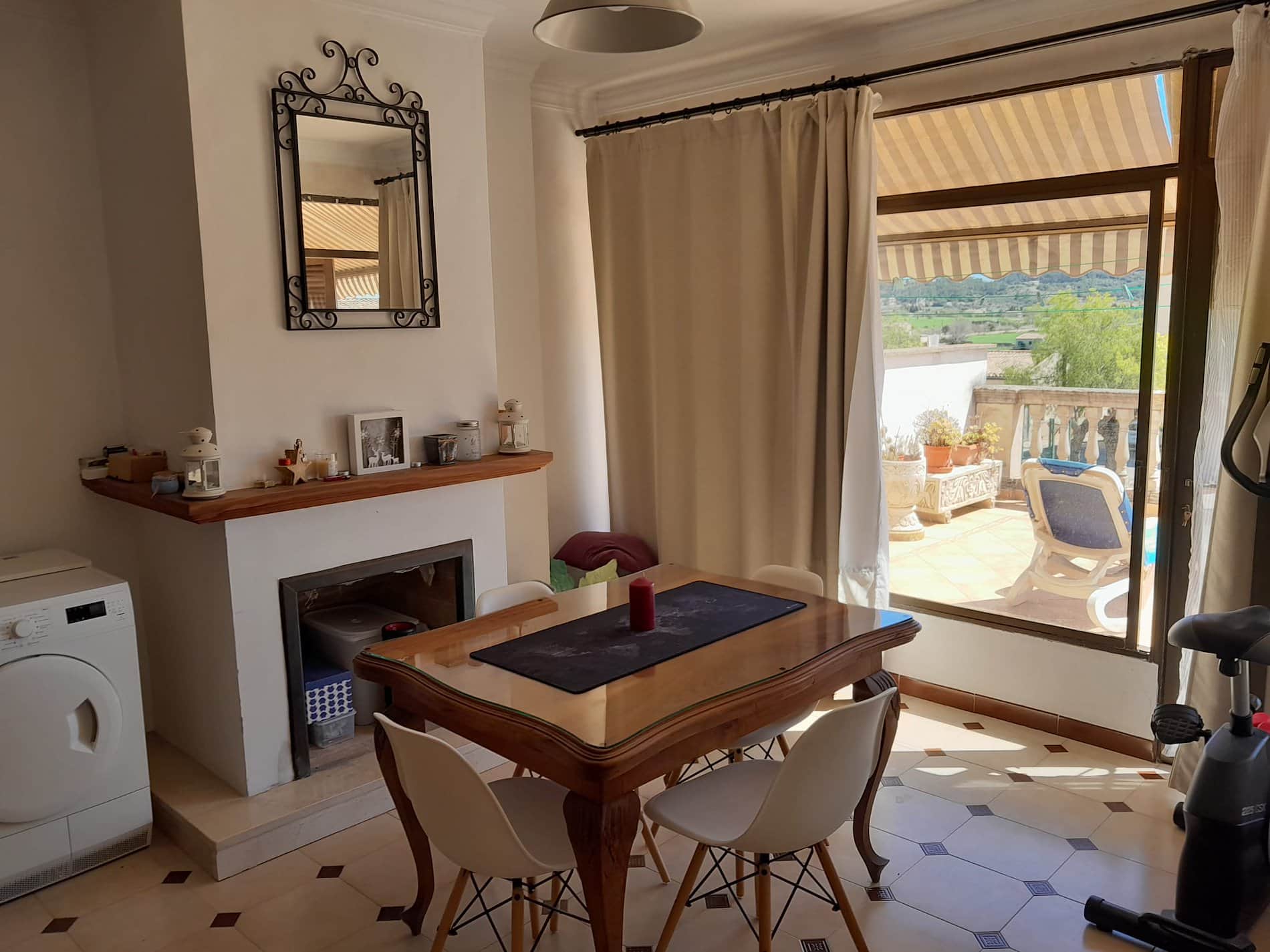 CASA DE PUEBLO CON TERRAZA Y GARAJE EN MONTUIRI - Foto 1