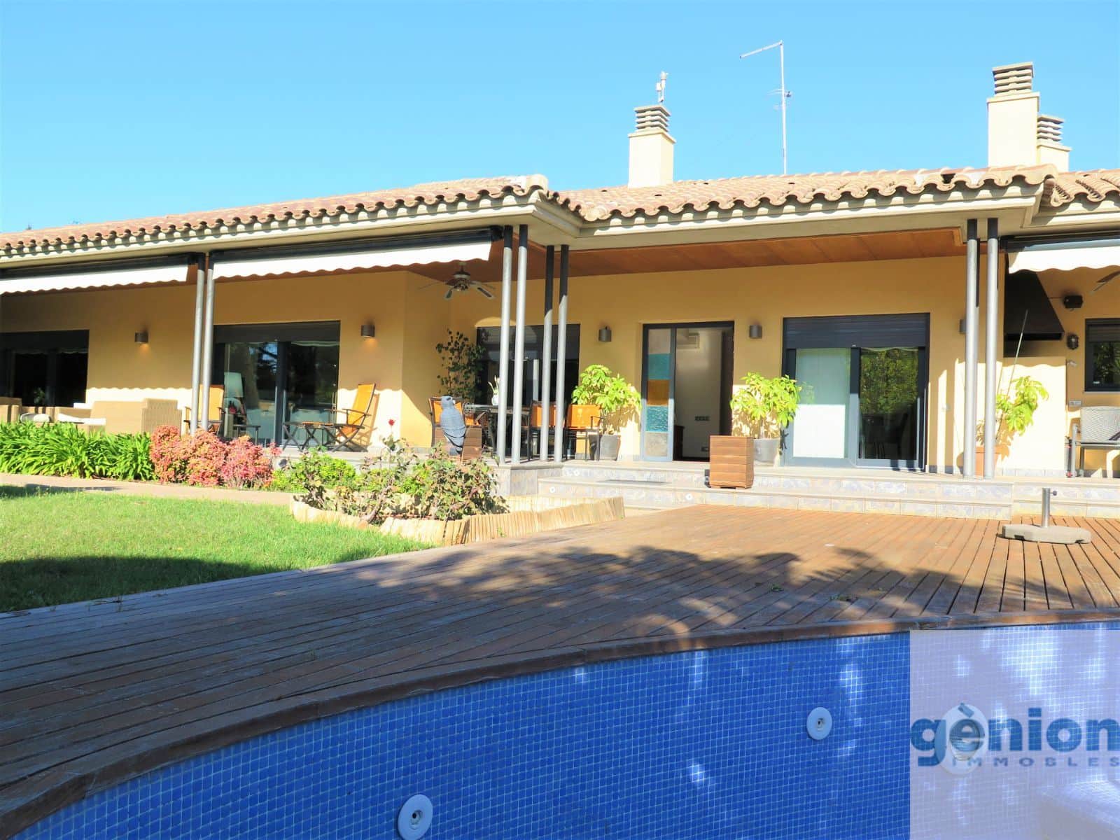 CONJUNTO RESIDENCIAL DE 2 CASAS EN L’ESCALA: 1.372M² DE PCL. Y 878M² CONSTRUIDOS - Foto 1