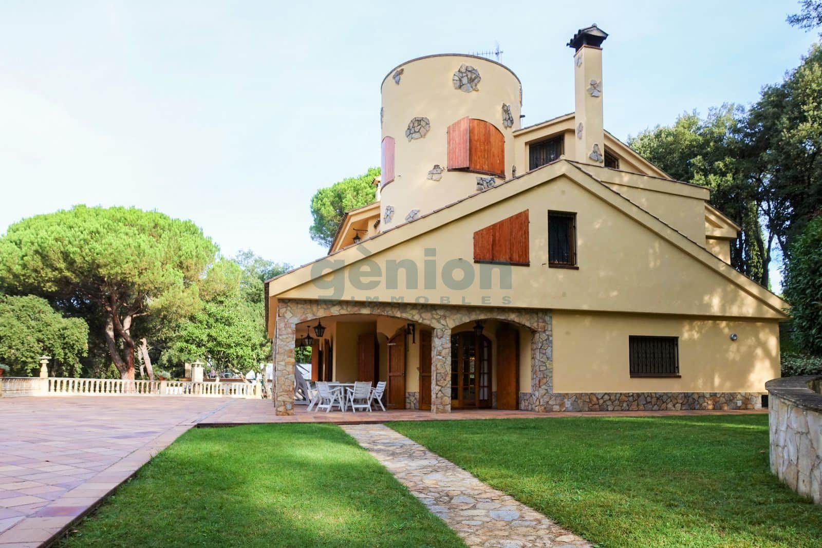 CASA EN SANT FELIU DE BUIXALLEU. PROPIEDAD CON 500M² CONSTRUIDOS Y 6,50HA. DE TERRENO - Foto 2
