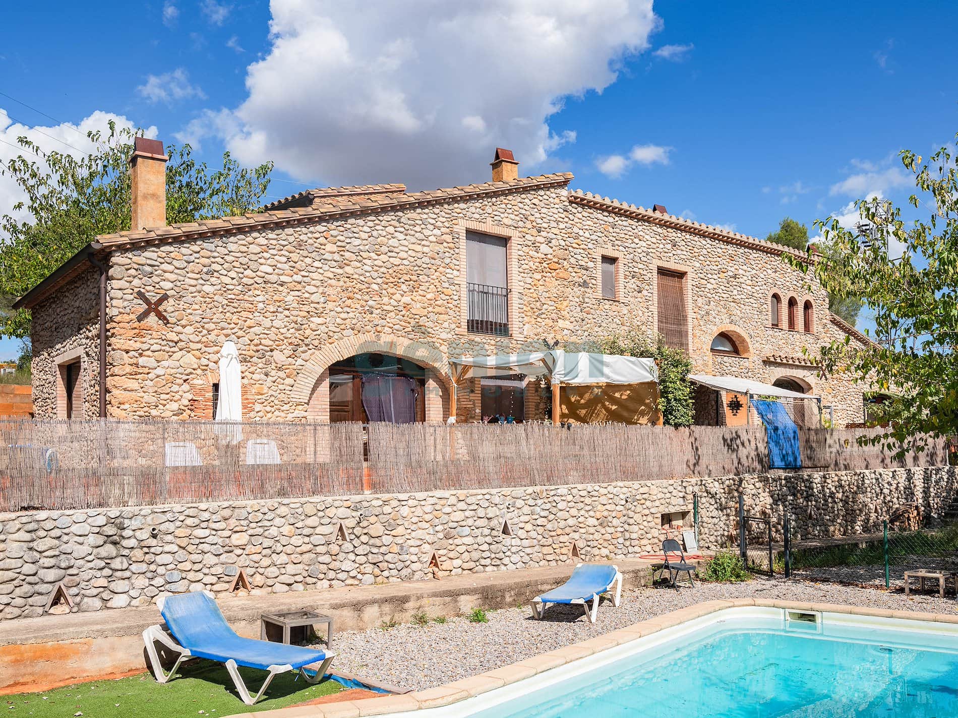 CONJUNTO RESIDENCIAL RÚSTICO EN EL EMPORDÀ. VIVIENDA PRINCIPAL Y 6 VIVIENDAS MÁS - Foto 5