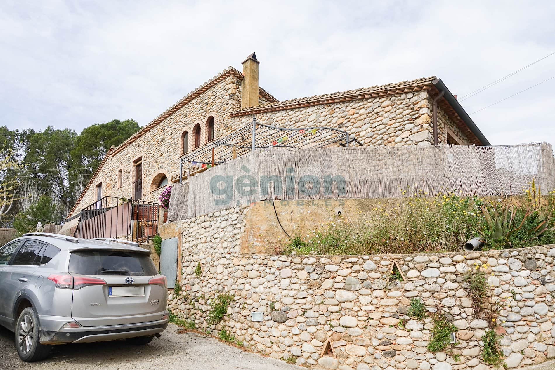 CONJUNTO RESIDENCIAL RÚSTICO EN EL EMPORDÀ. VIVIENDA PRINCIPAL Y 6 VIVIENDAS MÁS - Foto 4