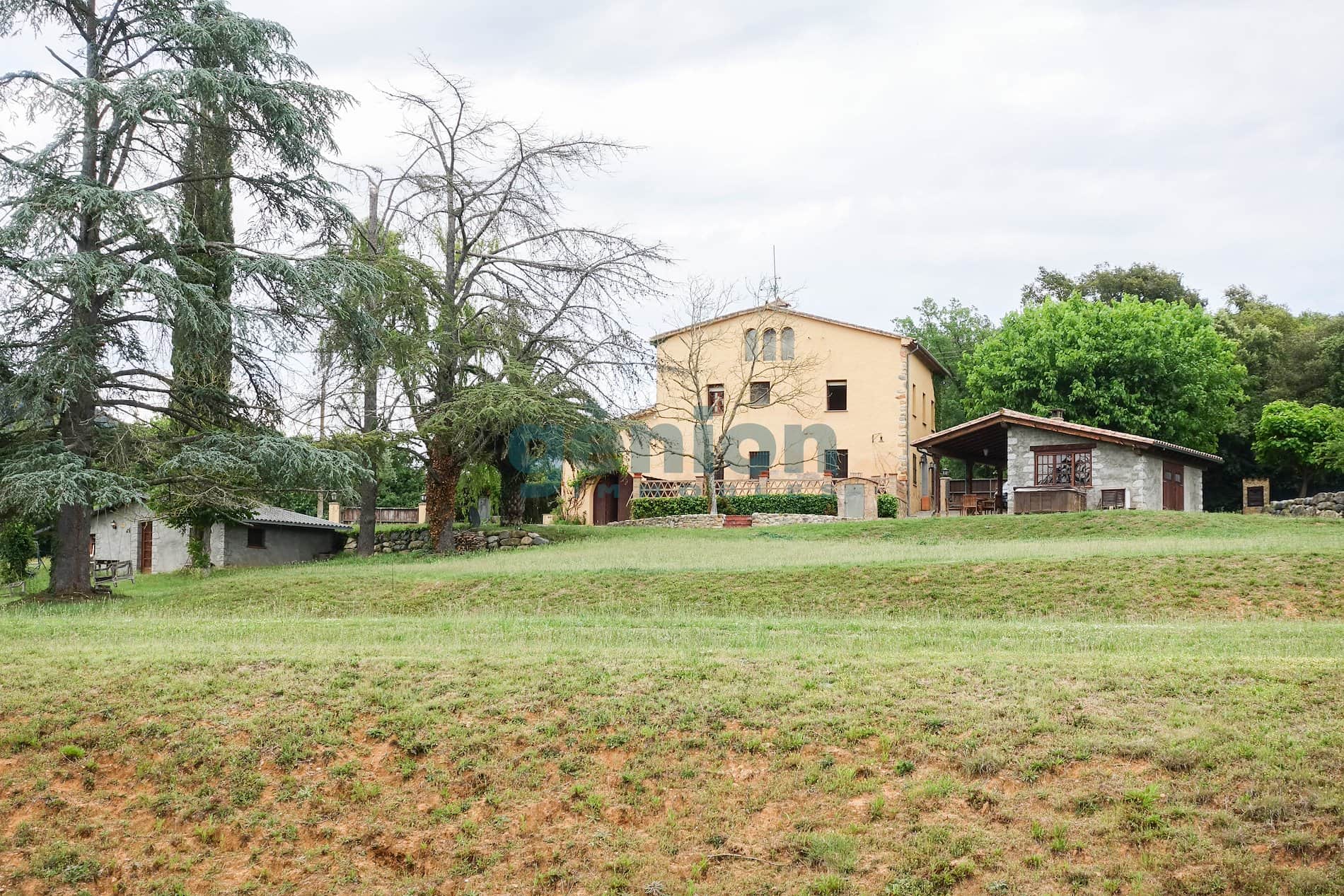 PROPIEDAD RURAL CON MASÍA, CONSTRUCCIONES AUXILIARES E INSTALACIONES ECUESTRES - Foto 2