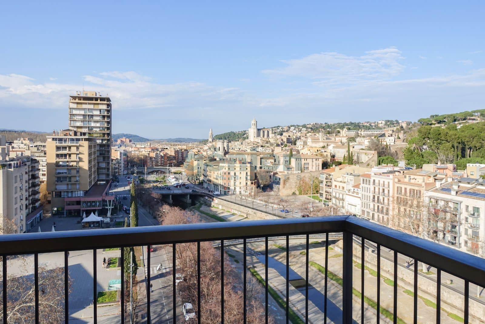PISO PLANTA ALTA DE 3 HABITACIONES DOBLES, EN PLENO CENTRO DE GIRONA - Foto 1