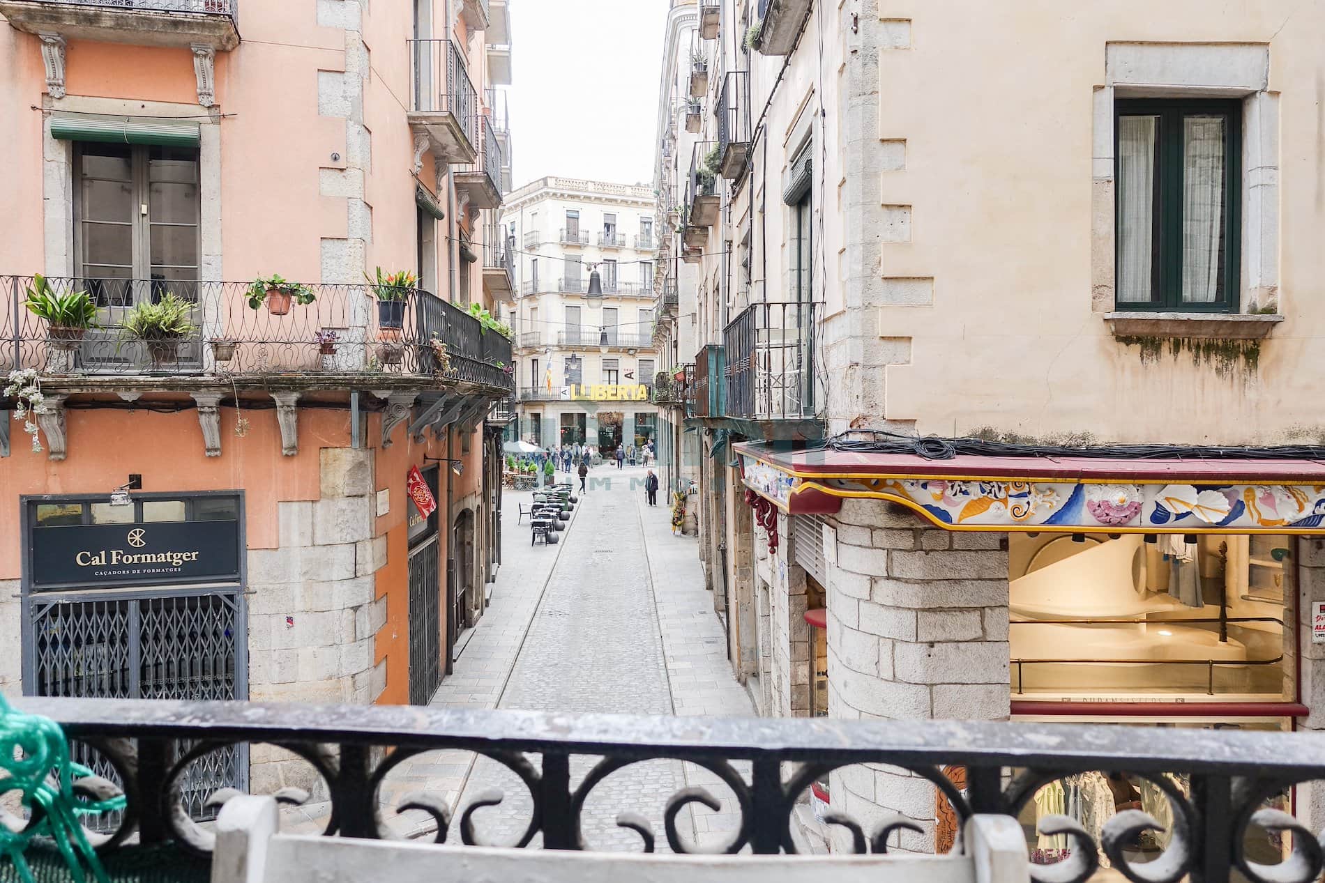 PISO EN PLENO BARRI VELL DE GIRONA, CON FACHADA AL CARRER  DE LA CORT REIAL - Foto 1