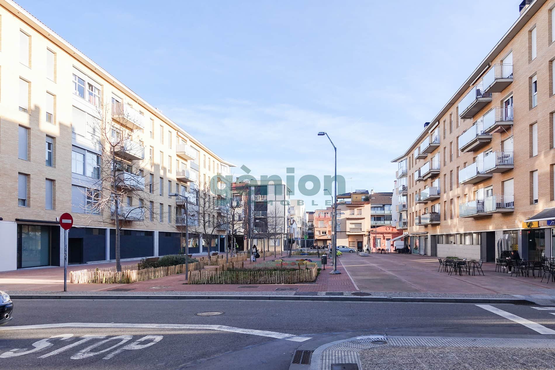 PISO ESQUINERO DE 3 HABITACIONES CON 3 PK Y 1 TR, EN LA ZONA MIGDIA - Foto 1