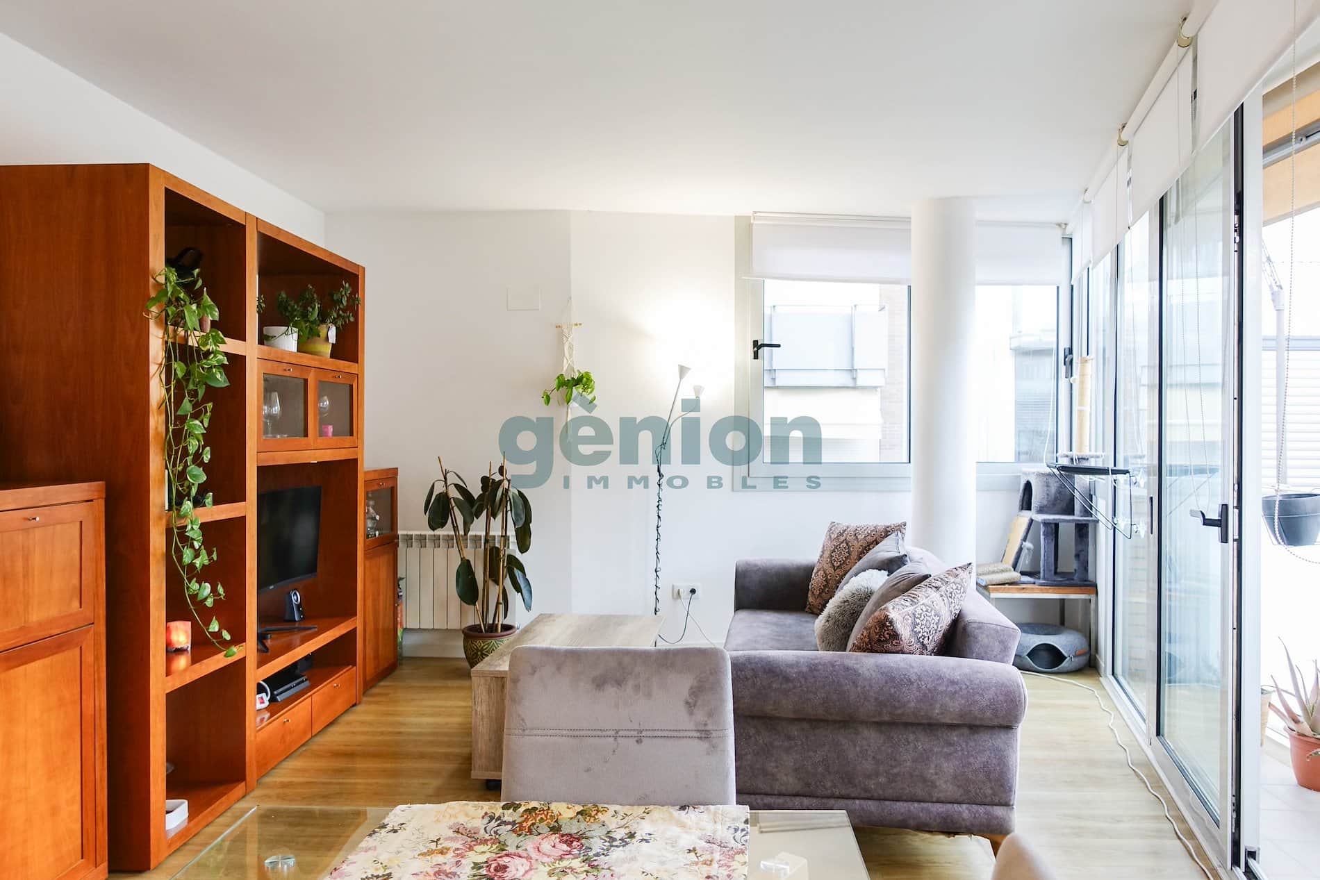 PISO ESQUINERO DE 3 HABITACIONES CON 3 PK Y 1 TR, EN LA ZONA MIGDIA - Foto 3
