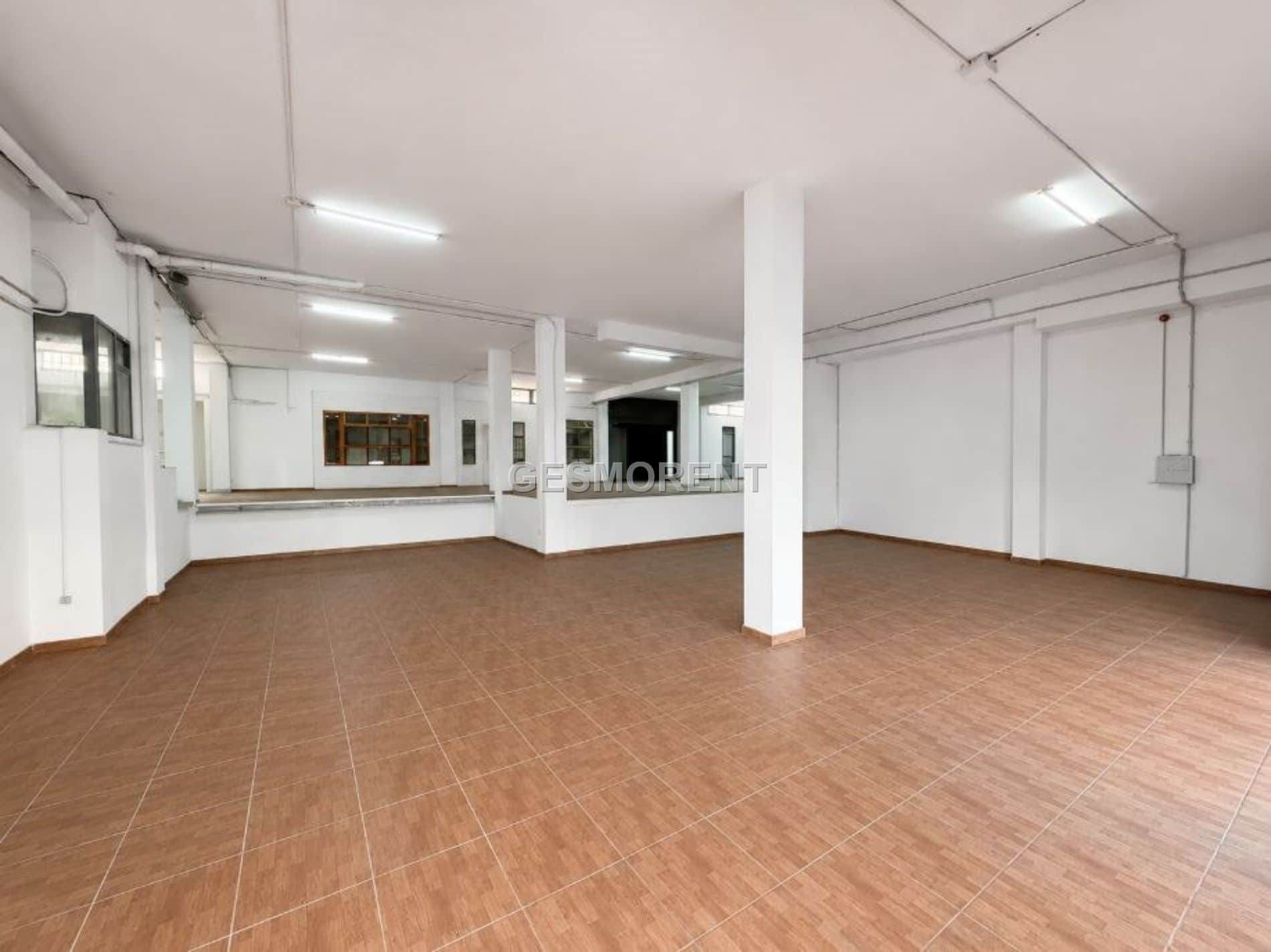LOCAL COMERCIAL EN VENTA CON GRAN FACHADA Y PLANTA SÓTANO EN PALMA - Foto 1