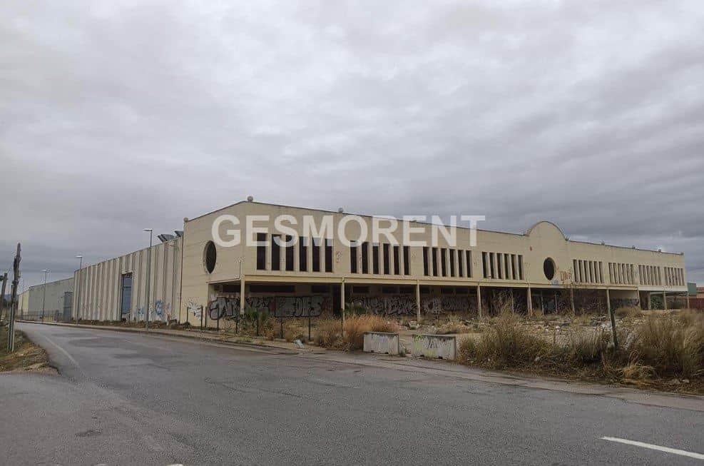 NAVE EN OBRA PARADA EN VENTA EN TARRAGONA - Foto 3