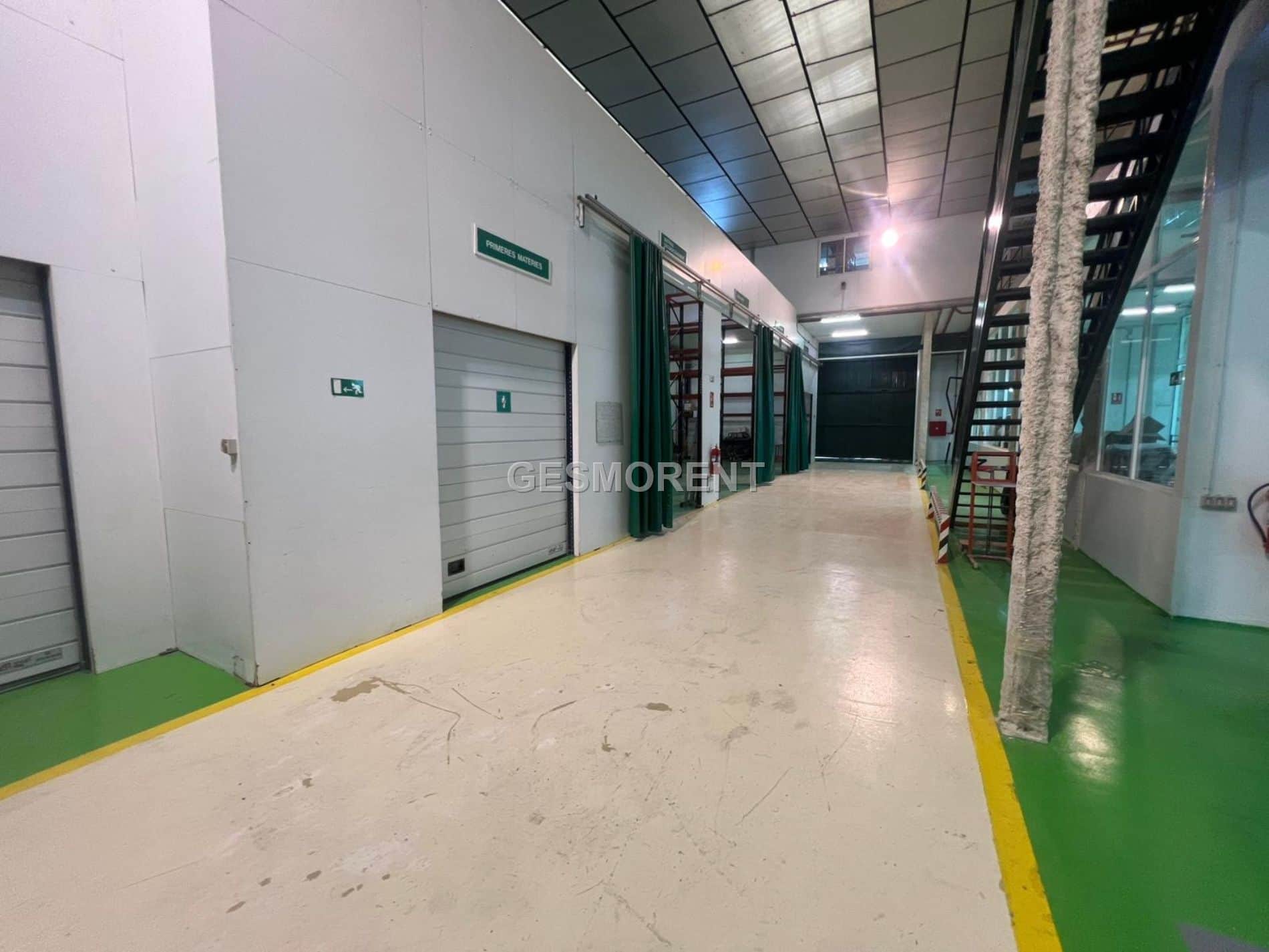 NAVE INDUSTRIAL EN VENTA EN SANT VICENÇ DELS HORTS, BARCELONA - Foto 3