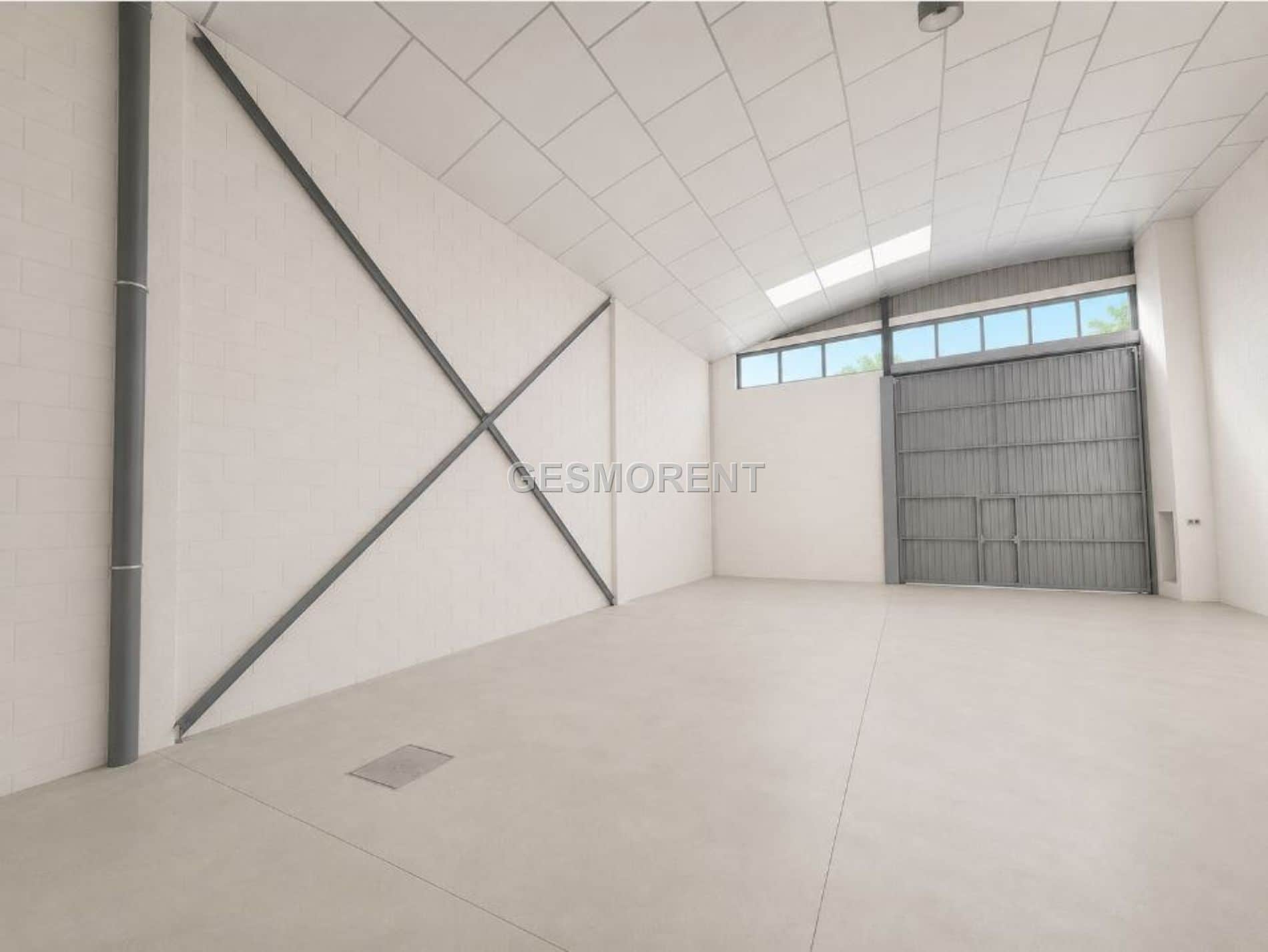 NAVE INDUSTRIAL CON PATIO PRIVATIVO Y BLOQUE DE OFICINAS EN REUS - Foto 5